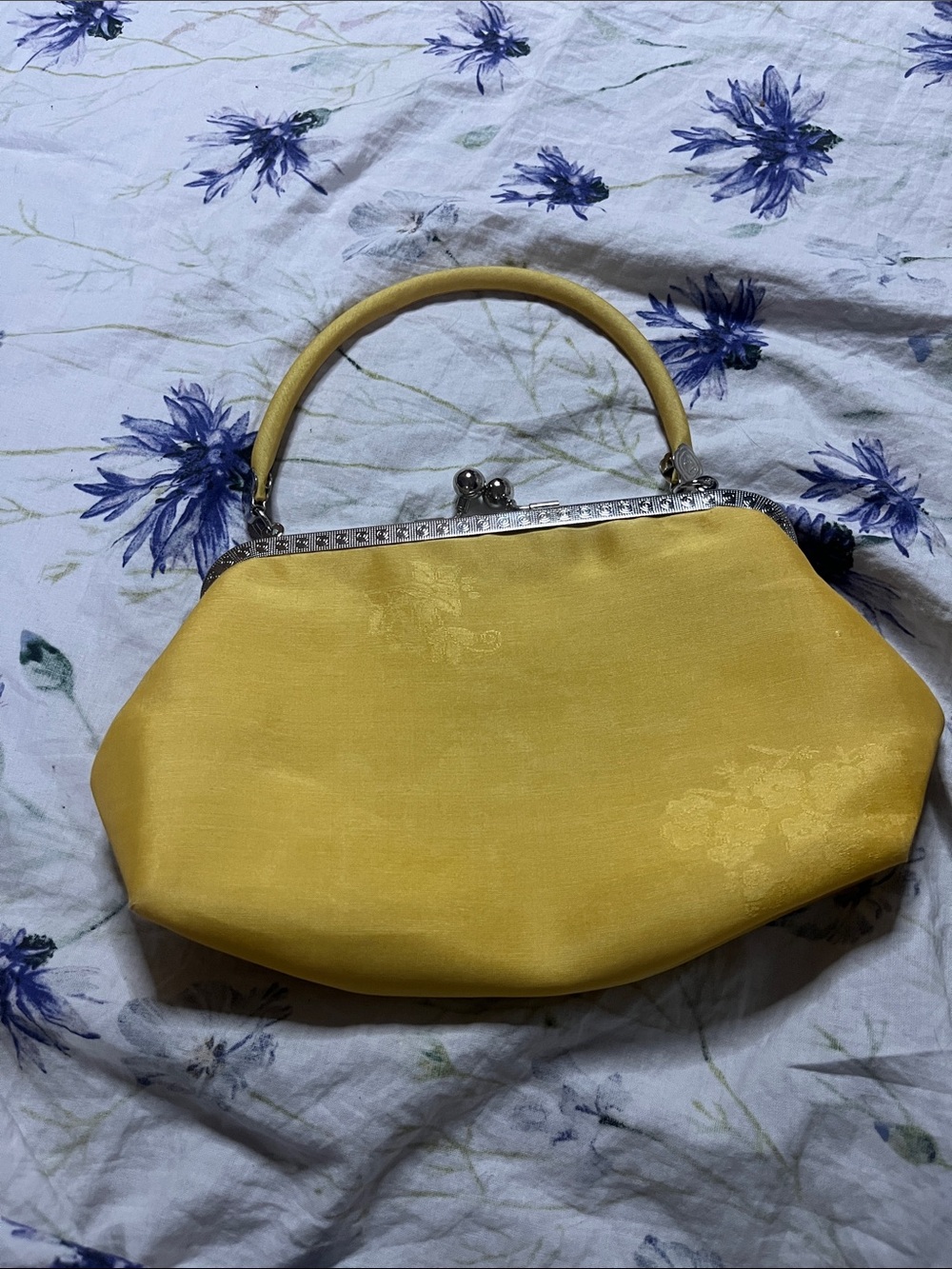 Vintage Yellow Satin look Kiss Lock Handbag – Top Handle Evening Bag 💛👜